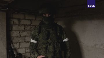 ВС РФ наносят огневое поражение по позициям ВСУ в лесном массиве вдоль берега реки Оскол в западной части Купянска, сообщил командир штурмовой роты штурмового отряда 121-го мотострелкового полка с позывным Снег