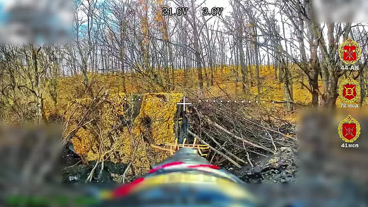 Удачно залетели. Харьковская область Расчёт БпЛА 41 мсп 44 Армейского корпуса выявил и уничтожил САУ украинских боевиков, тщательно замаскированную в лесном массиве возле Волчанска