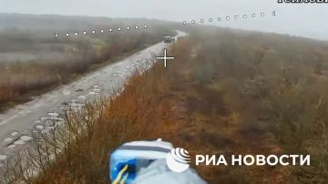 Расчеты FPV-дронов "Запада" сожгли несколько машин ВСУ, пытавшихся прорваться в Купянск, кадры опубликовало Минобороны РФ