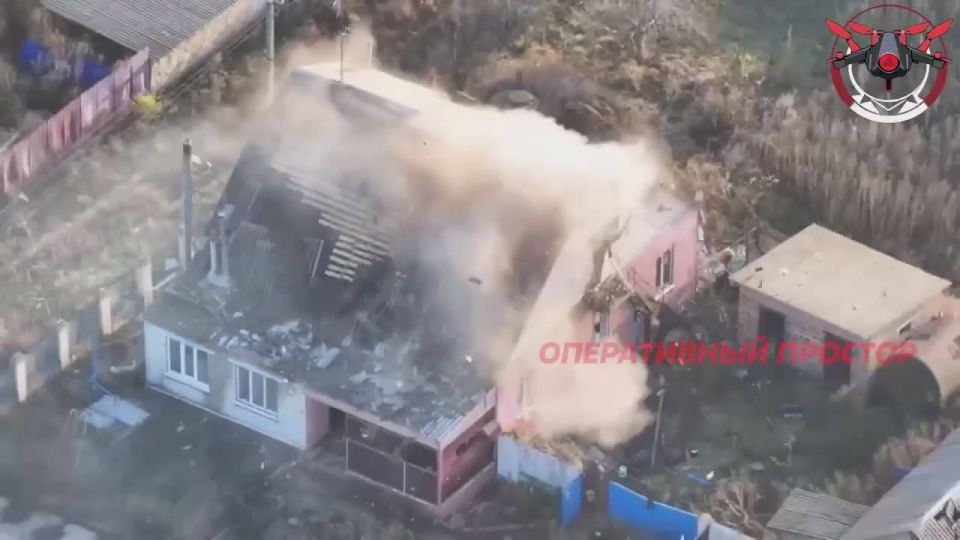 Оператор дрона 6 армии накрыл позицию вражеских дронщикрв прямо в жилои доме на Купянском направлении