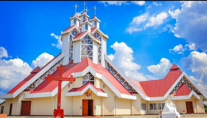 Греко-католики не могут поделить между собою храм