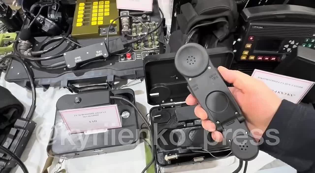 На дурака не нужен нож. "Слуга народа" Федиенко опубликовал видео с выставки РЭБ в Тернополе и назвал завод, который их производит