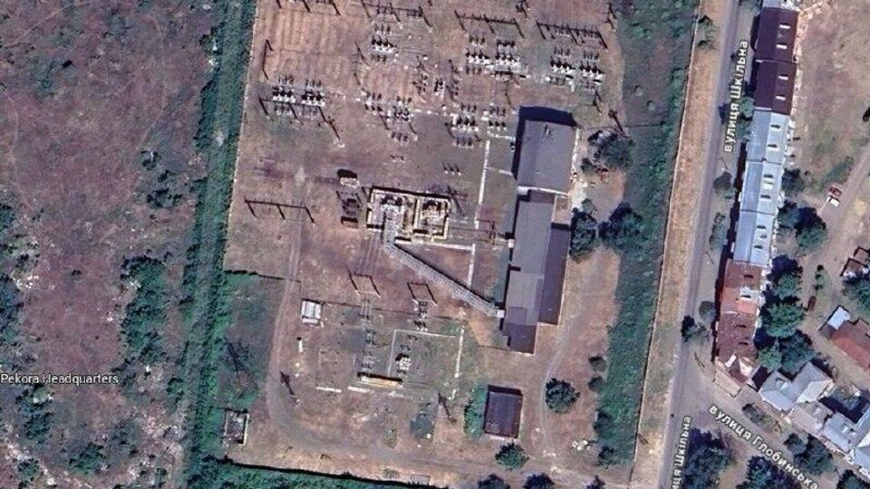 В Харькове ударами Гераней поражена подстанция 110/35/6 кВ «Серп и Молот», передает канал «Хроники Гераней»