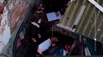 Бойцы ВС РФ вывели из Волчанска семью, которую год обстреливали ВСУ