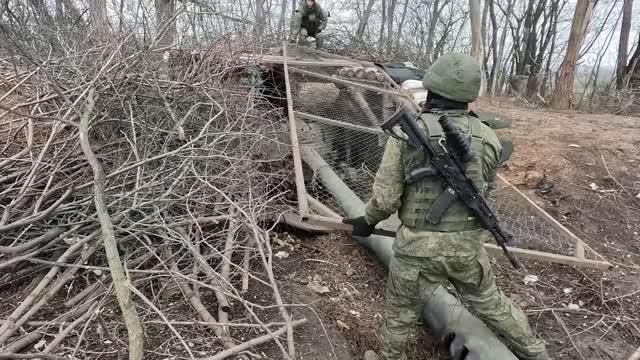 Минобороны показало кадры уничтожения окруженных военных ВСУ в районе Купянска