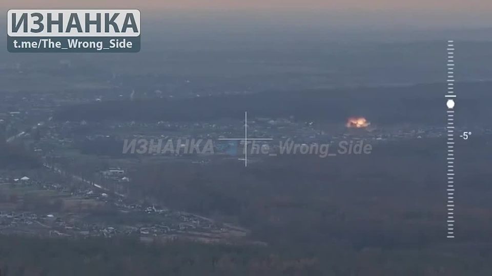 Российские войска ударами трех ФАБ-500 уничтожили расположение ВСУ в Подолах в Харьковской области, сообщает Telegram-канал “Изнанка”