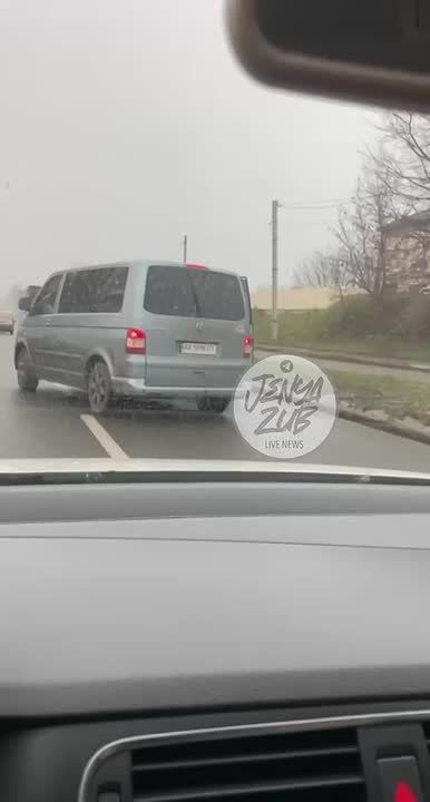 В Харькове ТЦКшники прямо на дороге похитили мужика, после чего ещё и увезли его машину в неизвестном направлении