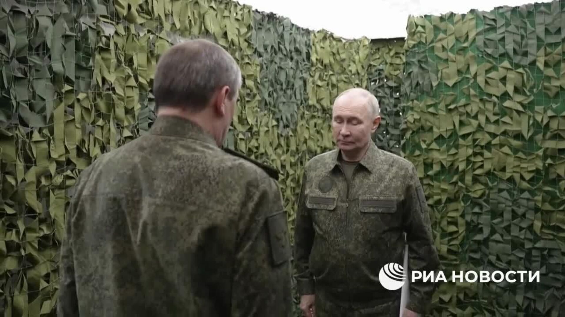 Кремль публикует кадры посещения Путиным одного из пунктов управления Объединенной группировки войск