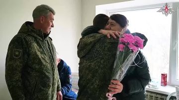 Военнослужащие 128-й мотострелковой бригады 44-го армейского корпуса группировки войск «Север» эвакуировали мирных жителей из Волчанска в Харьковской области