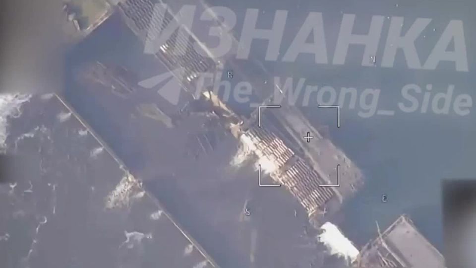 В сети публикуют кадры ракетного удара по дамбе в Печенегах Харьковской области