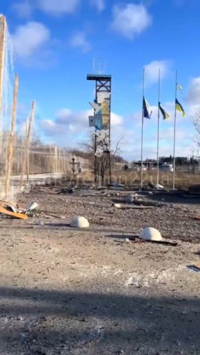 Две ВСУшницы, не желая того, также подтвердили фейковость «селфи», которое Зеленский якобы запилил на въезде в Купянск