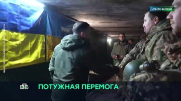 Украинская пропаганда пустила в ход тяжелую артиллерию: на выходных Зеленский опубликовал видео, в котором якобы позирует у стелы на въезде в Купянск, освобожденный нашими бойцами еще две недели назад