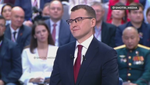 «Чего стоять на пороге-то? Заходи в дом»: Путин о видео Зеленского у стелы Купянска