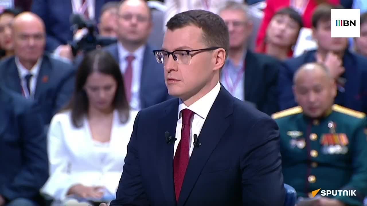 "Что стоять на пороге? Заходи в дом", – прокомментировал Владимир Путин фотографию Зеленского на фоне стелы у Купянска