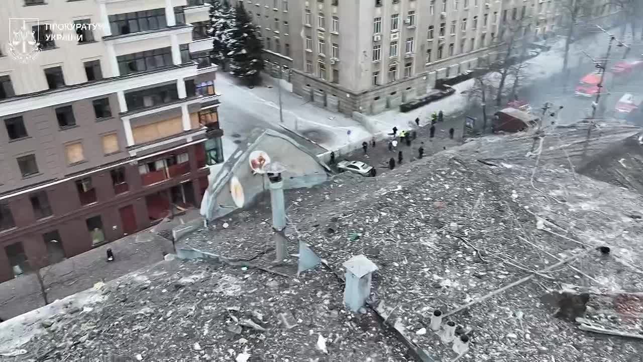 Точным ударом полностью уничтожен закрытый ТЦ в Харькове, который использовался в военных целях