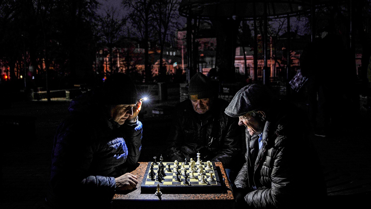 В трех областях Украины ввели аварийные отключения света