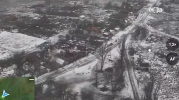 ВС РФ установили российские флаги в разных районах освобожденного населенного пункта Подолы в Харьковской области