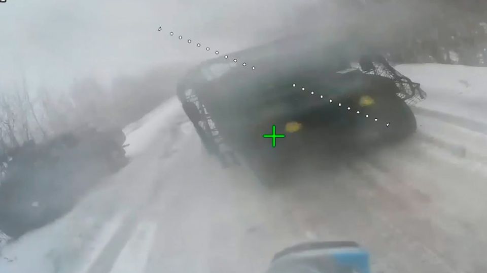 Операторы FPV-дронов сожгли «Хамви» и пикап боевиков в Купянском районе