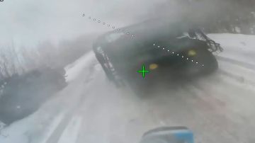 Операторы FPV-дронов сожгли «Хамви» и пикап боевиков в Купянском районе