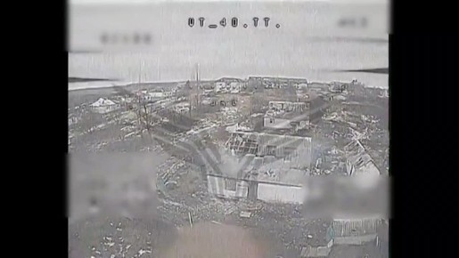 Купянское направление. 9 января 2026 года в н.п. Пристань благодаря надписи удалось вычислить пункт временной дислокации всушников из аэроразведки «Кондор» 1-й президентской бригады оперативного назначения