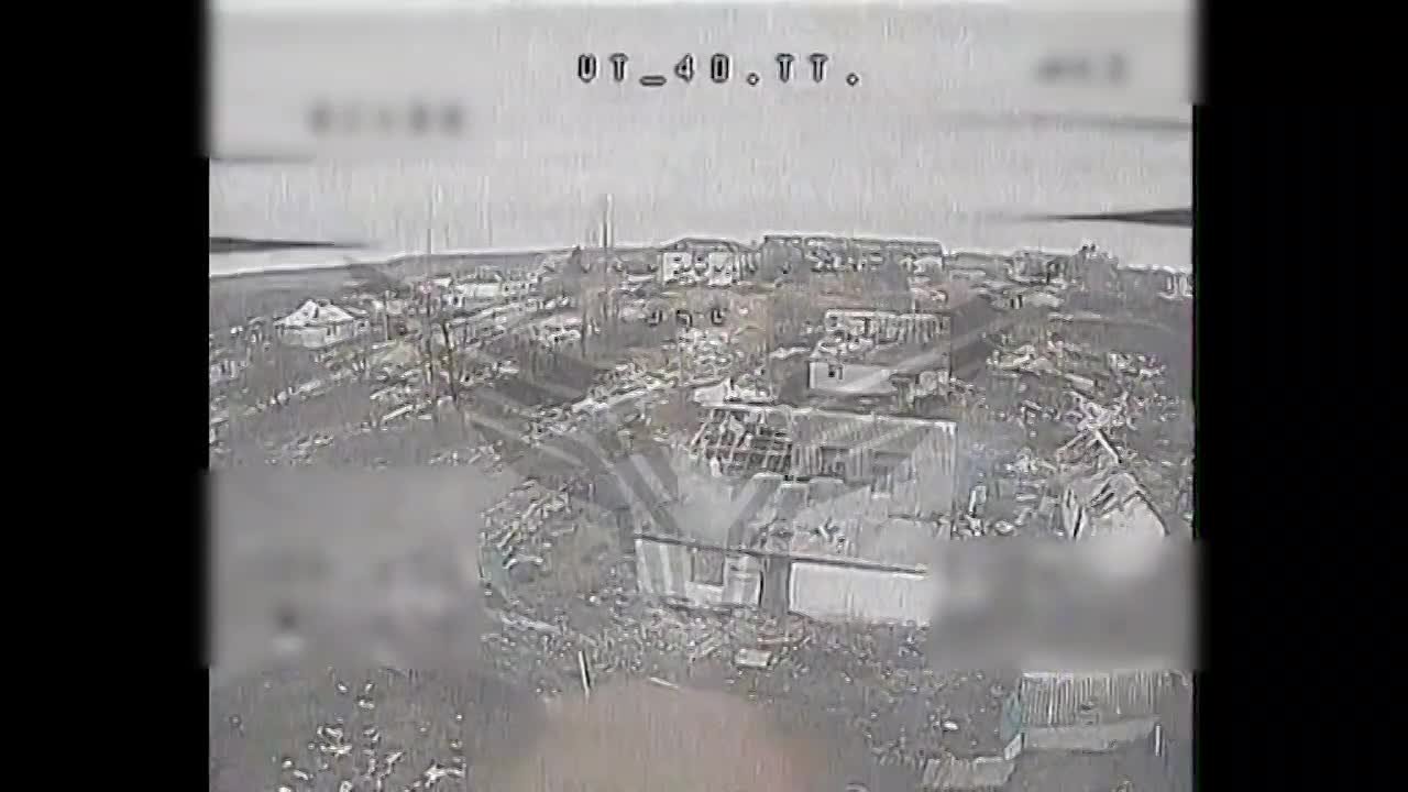 Купянское направление. 9 января 2026 года в н.п. Пристань благодаря надписи удалось вычислить пункт временной дислокации всушников из аэроразведки «Кондор» 1-й президентской бригады оперативного назначения