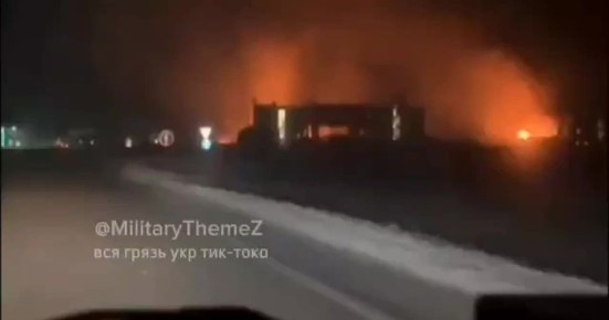 Минувшей ночью хорошо прилетело по терминалу "Новой почты" возле Харькова, которые активно используют для логистики ВСУ