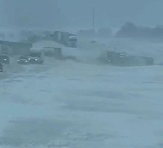 Ночью были прилёты по энергетике в ряде регионов, из-за чего начались отключения света в Киеве, Киевской, Одесской, Харьковской, Днепропетровской, Донецкой, Черниговской и Запорожской областях, сообщает украинское Минэнерго