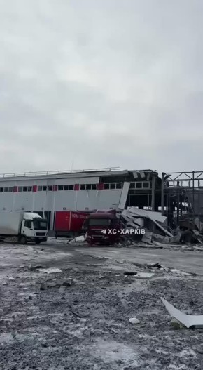 Последствий удара по терминалу "Новой почты" под Харьковом