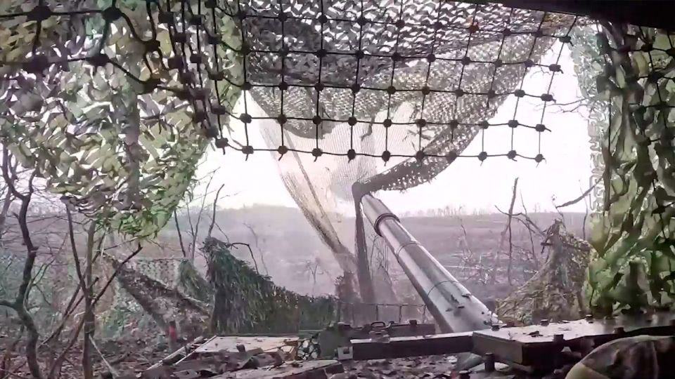 Т-80БВМ разрушили убежища дроноводов врага на Харьковском направлении