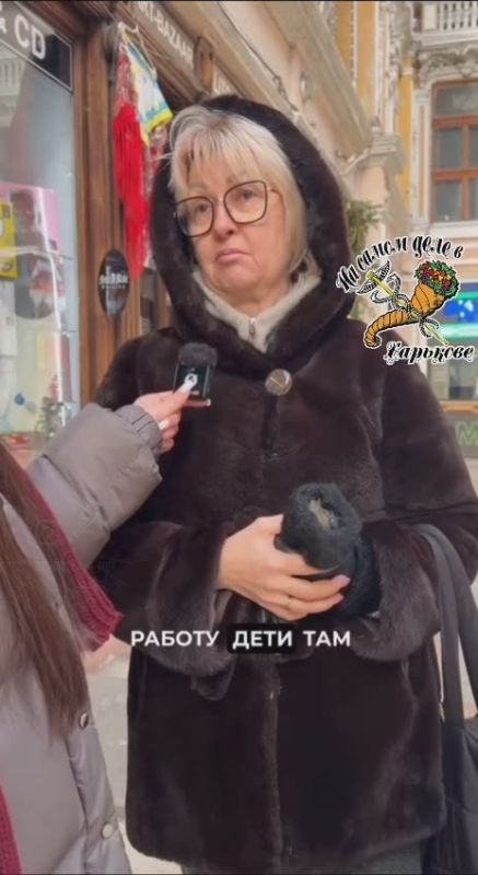 Кастрюли с грохотом сползают оземь