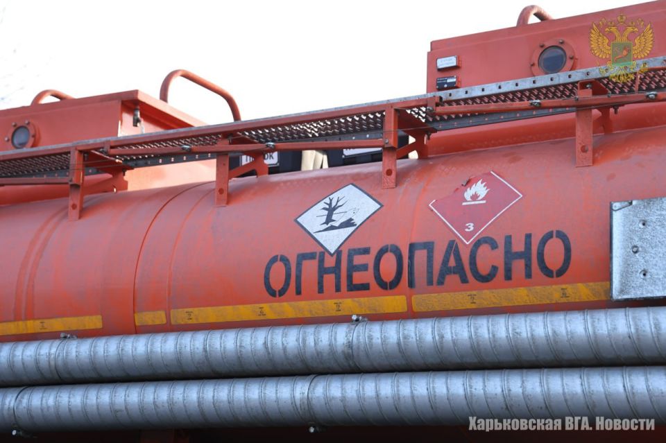 МЧС России доставлено дизельное топливо для работы генераторов, обеспечивающих электроэнергией домовладения местных жителей, пекарню и другие социальные объекты на освобождённой территории Харьковской области
