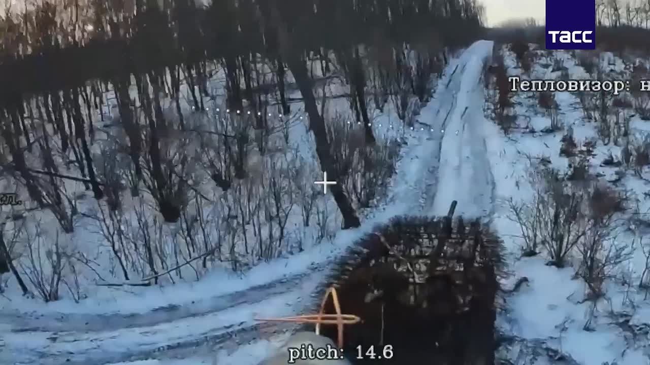 ВС РФ при освобождении Симиновки в Харьковской области работали малыми группами с корректировкой при помощи БПЛА, не давая ВСУ совершить маневр, сообщили в МО РФ