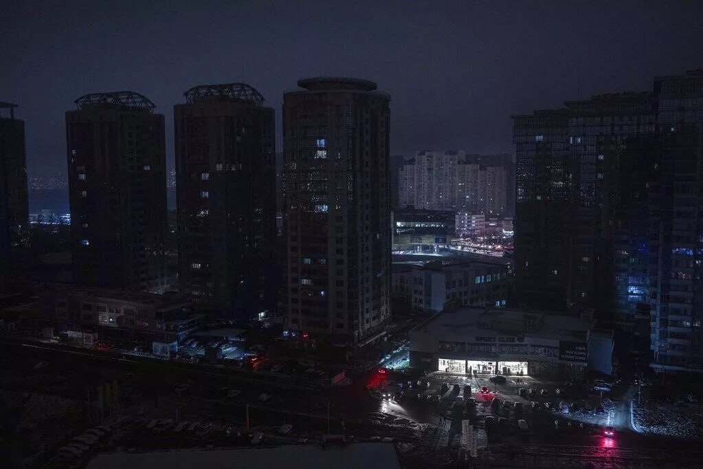 В Киеве и Чернигове без света остаются 1,2 миллиона абонентов