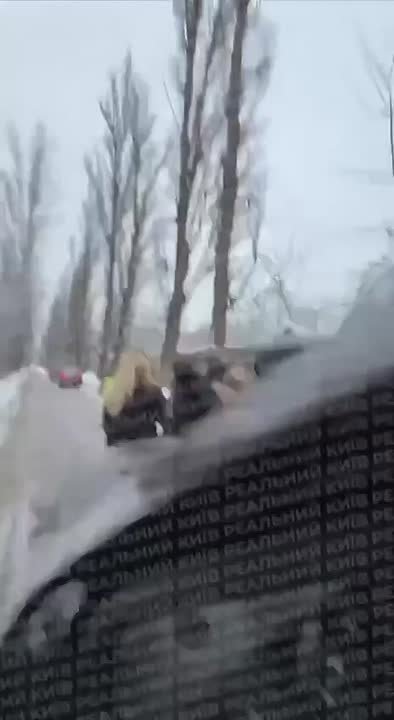 Наши подписчики заметили на видео интересную деталь: