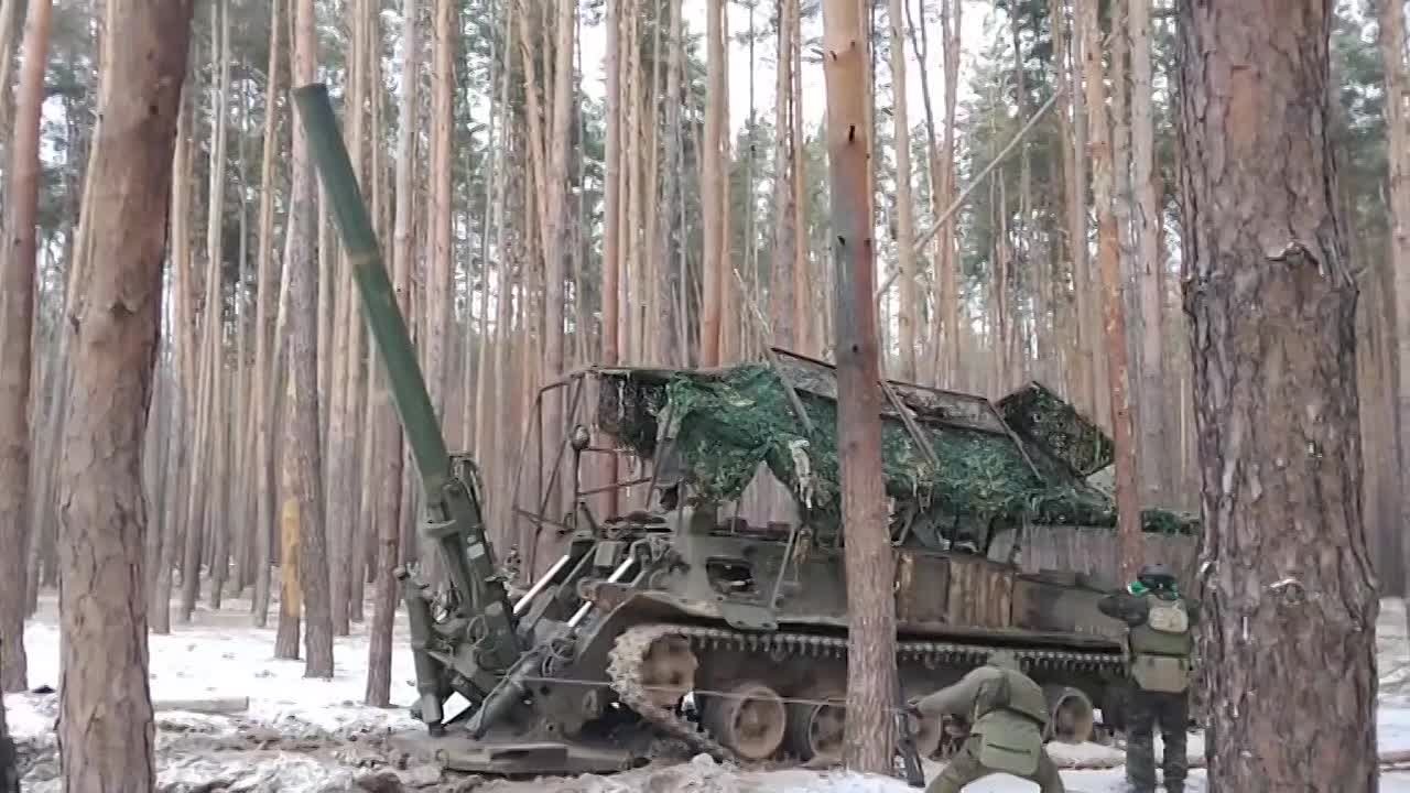 Кадры работы самоходного миномёта «Тюльпан» по противнику на Купянском направлении