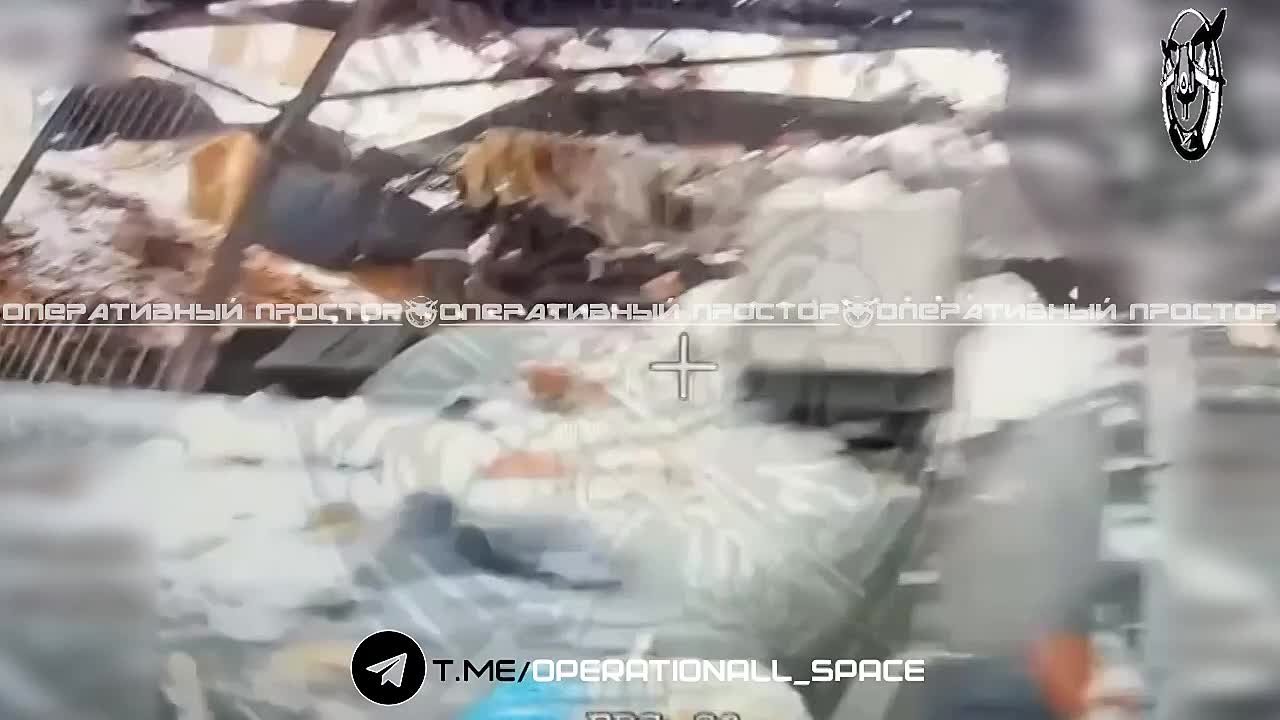 Уничтожение украинской самоходки на закрытой позиции на Купянском направлении дроном на оптоволокне