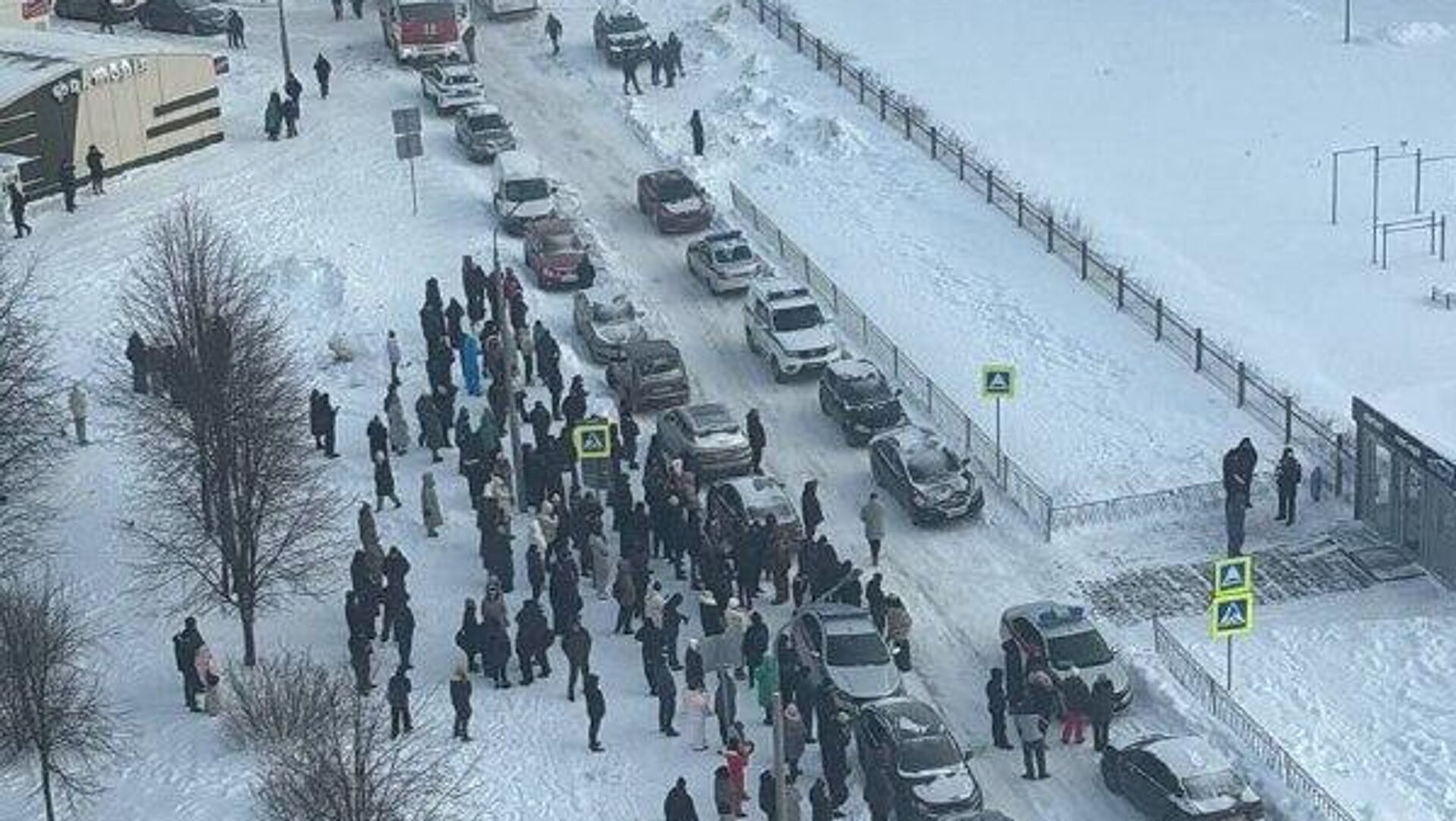 Девятиклассник в уфимской гимназии № 16 открыл стрельбу из страйкбольного автомата, подростка задержали, сообщил глава Башкирии Радий Хабиров