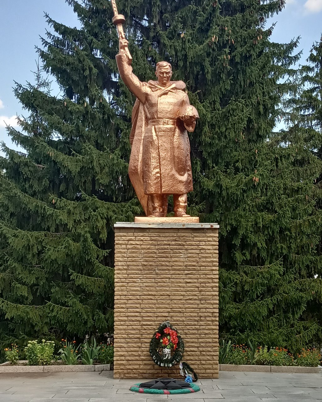 3 февраля 1943 года войсками Юго-Западного фронта в ходе Ворошиловградской операции освобожден город Купянск