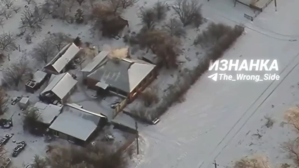 Удар дрона-камикадзе «Герань-2» по пвд расчёта БПЛА 57-й омбр ВСУ в селе Шевченково Первое Харьковской области