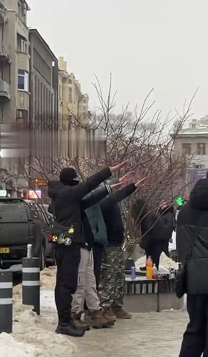 Харьков. Наши дни. Малолетние деграданты доказывают, что страна 404 не поражена нацизмом