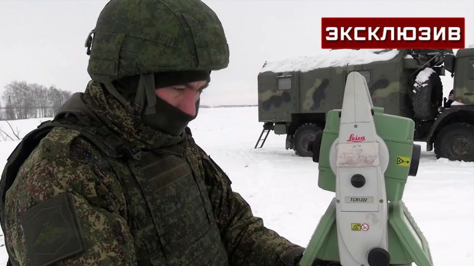 Геодезисты показали, как ищут новые огневые позиции для наших бойцов