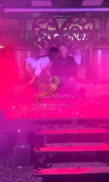 В Харьковском ресторане «Старгород» стриптиз приобрел патриотический флер