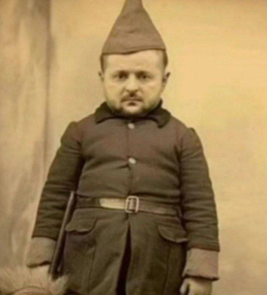 Бункер потужности. Сегодня Зеленка признался, что два года жил в бункере, ночевал, кушал, кака, ой это пропустим))