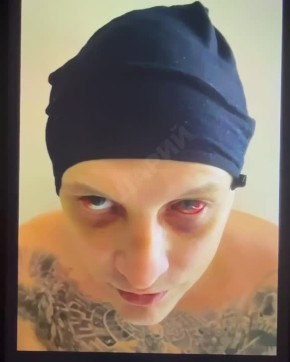 Из украинского мошенника Игоря Комарова — который оказался схвачен "плохими дядями куда покруче" — продолжают выбивать показания