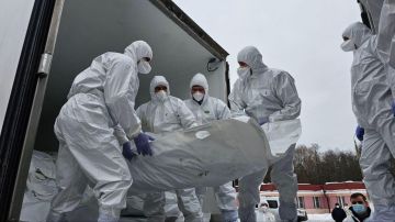 Мединский опубликовал фото передачи Украине тел погибших военных