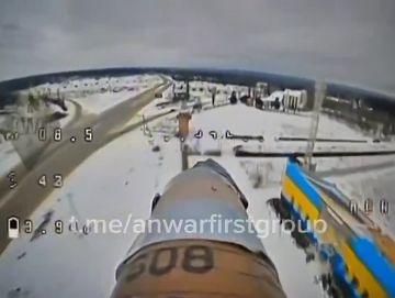 Российский FPV-дрон патрулирует воздушное пространство над Харьковом