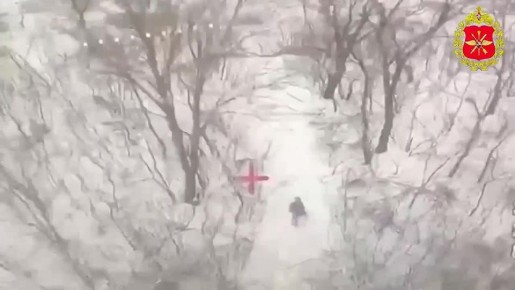 00:00 Расчёт барражирующих боеприпасов «Ланцет» группировки «Запад» сжег средства инженерного обеспечения ВСУ и предотвратил попытку противника восстановить стратегически важную переправу на Краснолиманском направлении