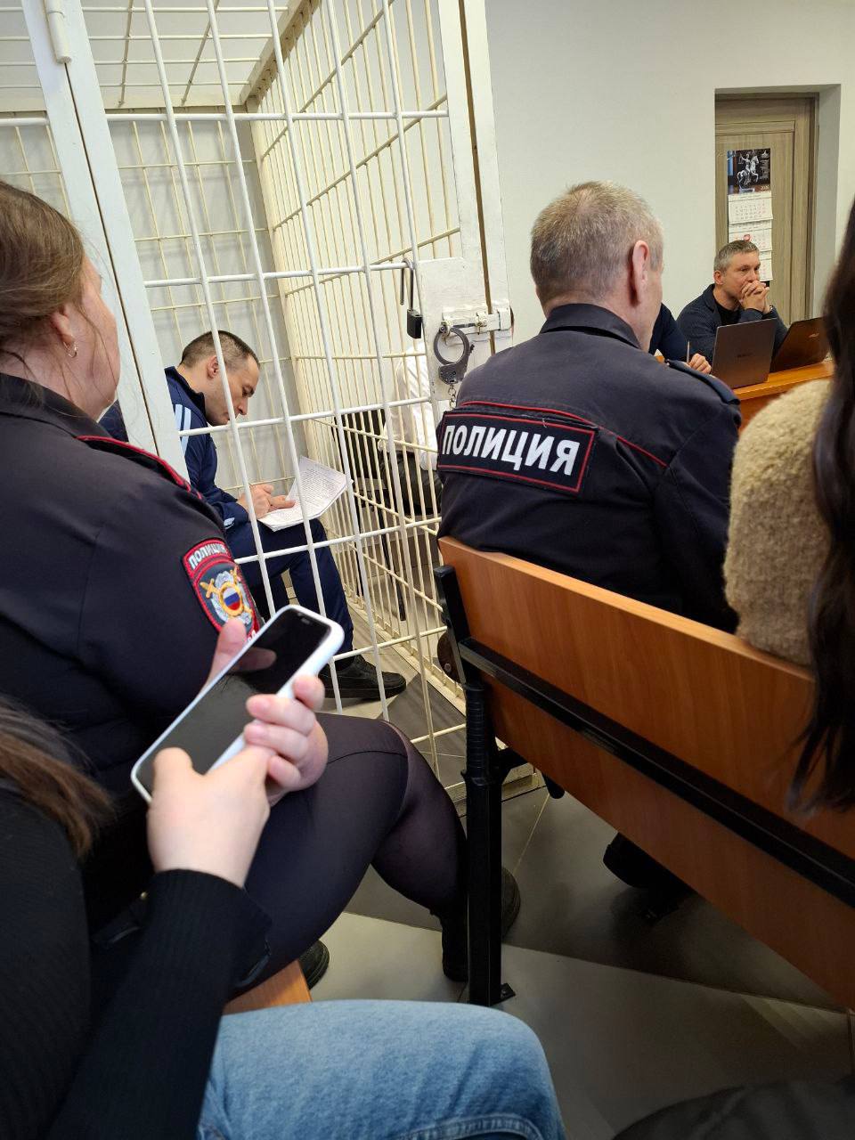 В Советском районном суде Самары началось очередное заседание по уголовному делу в отношении бывшего министра здравоохранения Самарской области Армена Беняна и экс-главы «Самарафармации» Алевтины Игнатовой