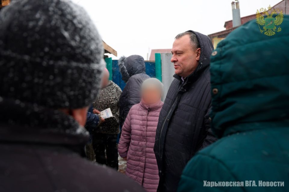 Глава ВГА Купянского района Харьковской области Александр Капленко встретился с жителями нескольких населённых пунктов освобождённой территории региона для выявления вопросов, волнующих население