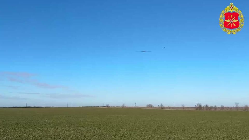 Минобороны России: 00:00 Дроноводы группировки «Север» уничтожили полевые склады и артиллерию ВСУ в Харьковской области